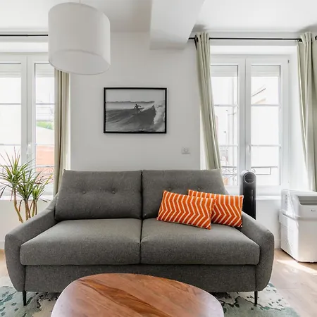 Light-filled Retreat In Historical Appartamento Parigi